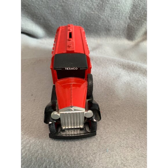 Texaco 1930 Diamond T 1990 Edition Red Collectible Die-Cast Toy Truck Bank - Picture 2 of 11